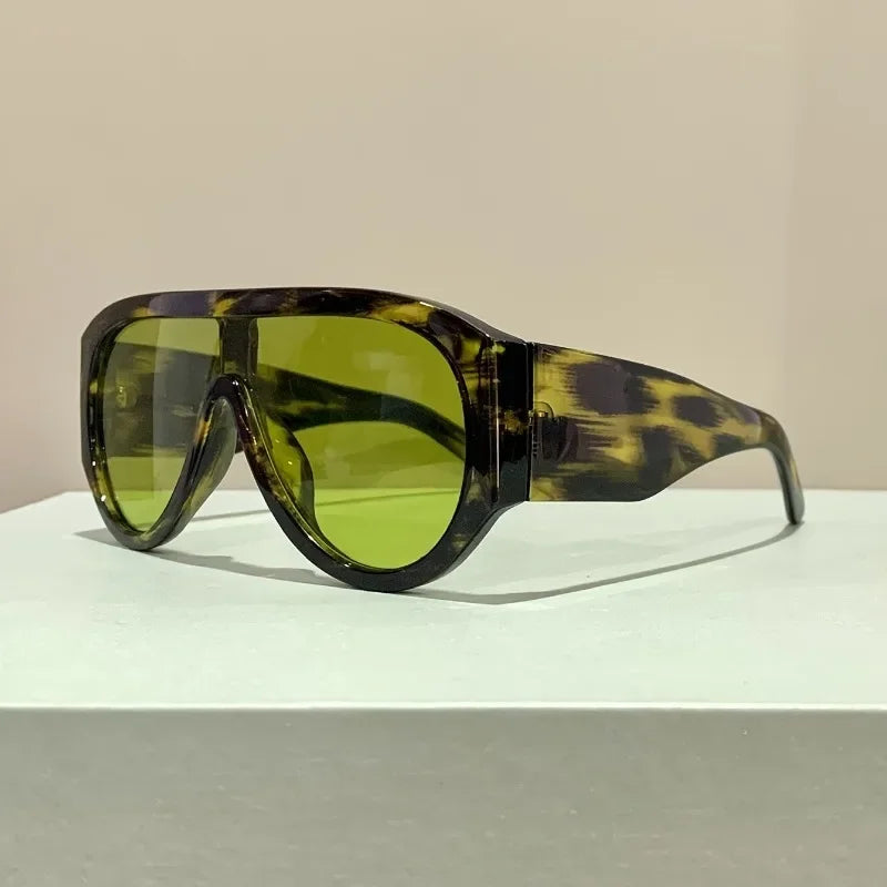 Oversized Shield Gradient Sunglasses – Unisex