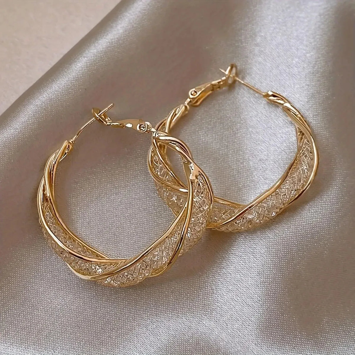 ZUPHAR Classic Round Hoop Earrings – Timeless Fashion Jewelry