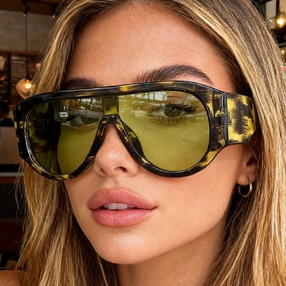 Oversized Shield Gradient Sunglasses – Unisex